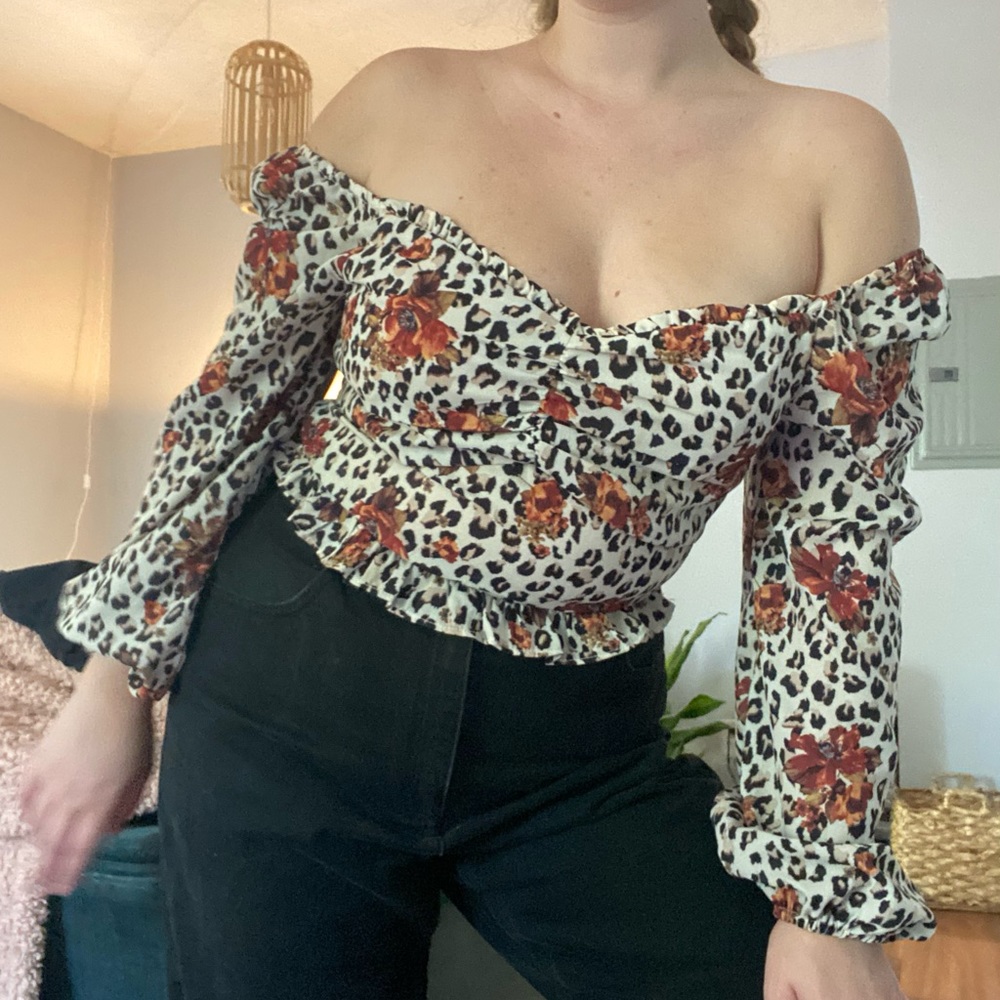 Off the shoulder leopard print peasant top
